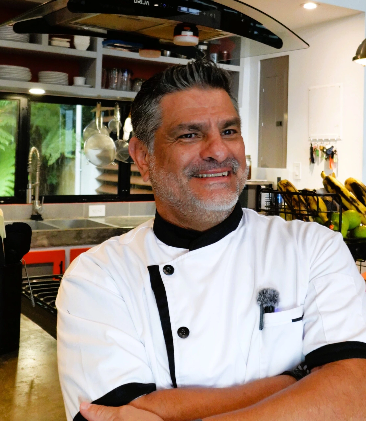 Chef Eddie Cambronero cooking at Casa Eco De Mar in Portasol